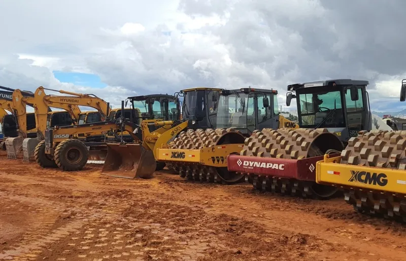 Frota de máquinas pesadas da SRX
